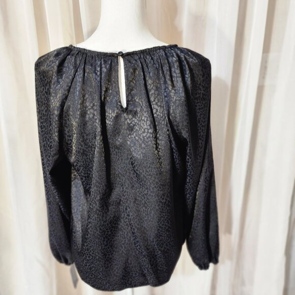 NWT- Cut Out Chain Detail Black Blouse - Picture 4 of 5